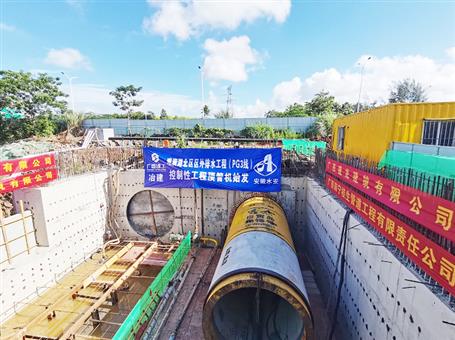 冶建第三分公司?？谑许?xiàng)目重95噸超徑頂管機(jī)精準(zhǔn)定位